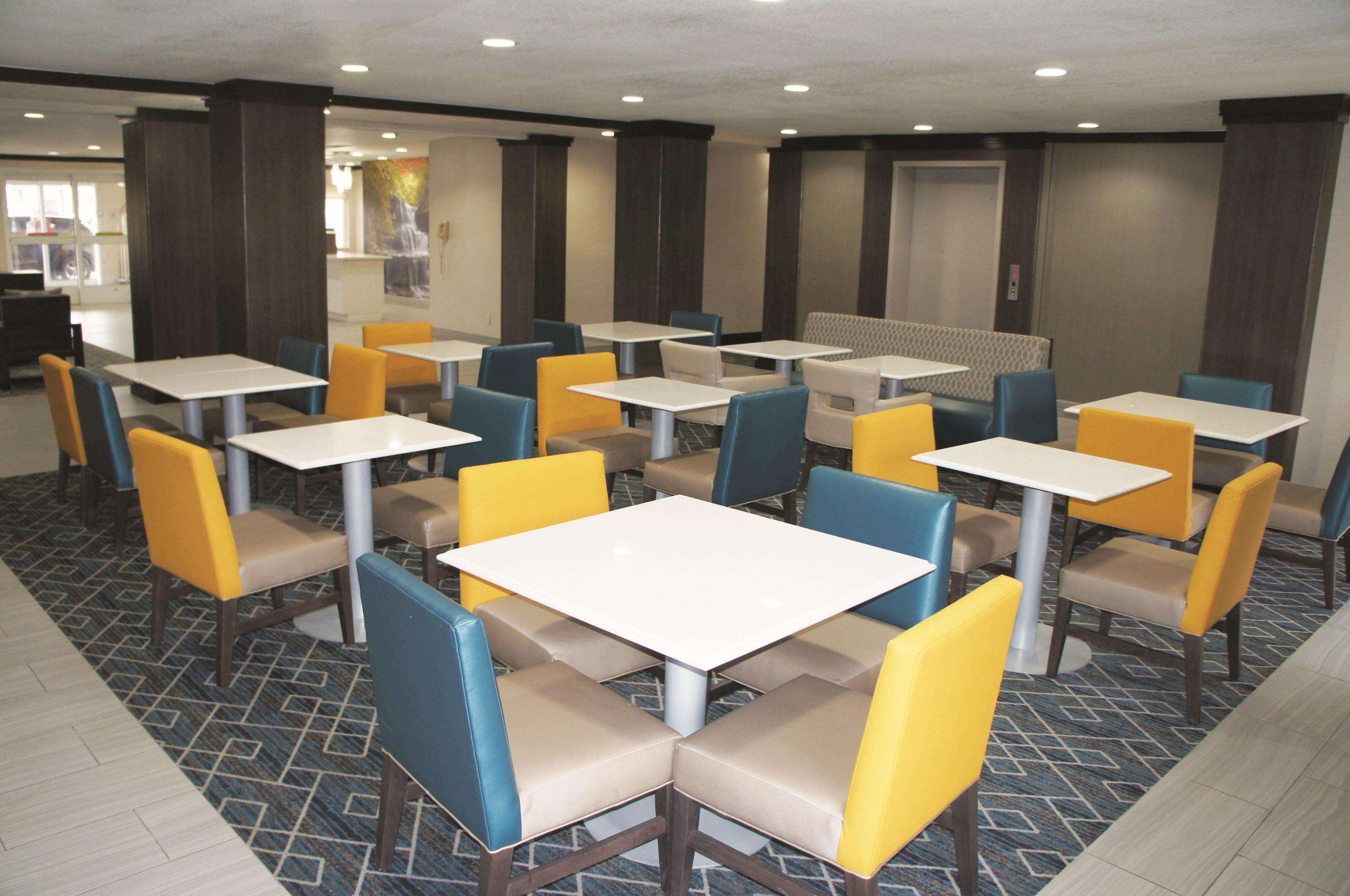La Quinta Inn & Suites By Wyndham Peru Starved Rock St Park Zewnętrze zdjęcie