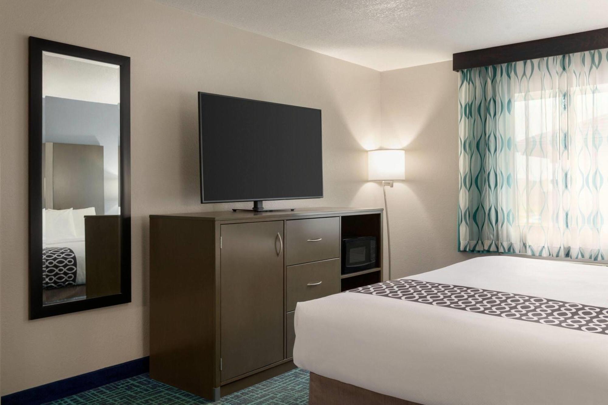 La Quinta Inn & Suites By Wyndham Peru Starved Rock St Park Zewnętrze zdjęcie